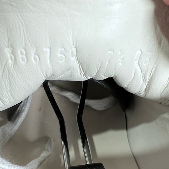 🛑SOLD🛑🐞GUCCI ACE SIGNATURE SNEAKER🐞 - Picture 9 of 9